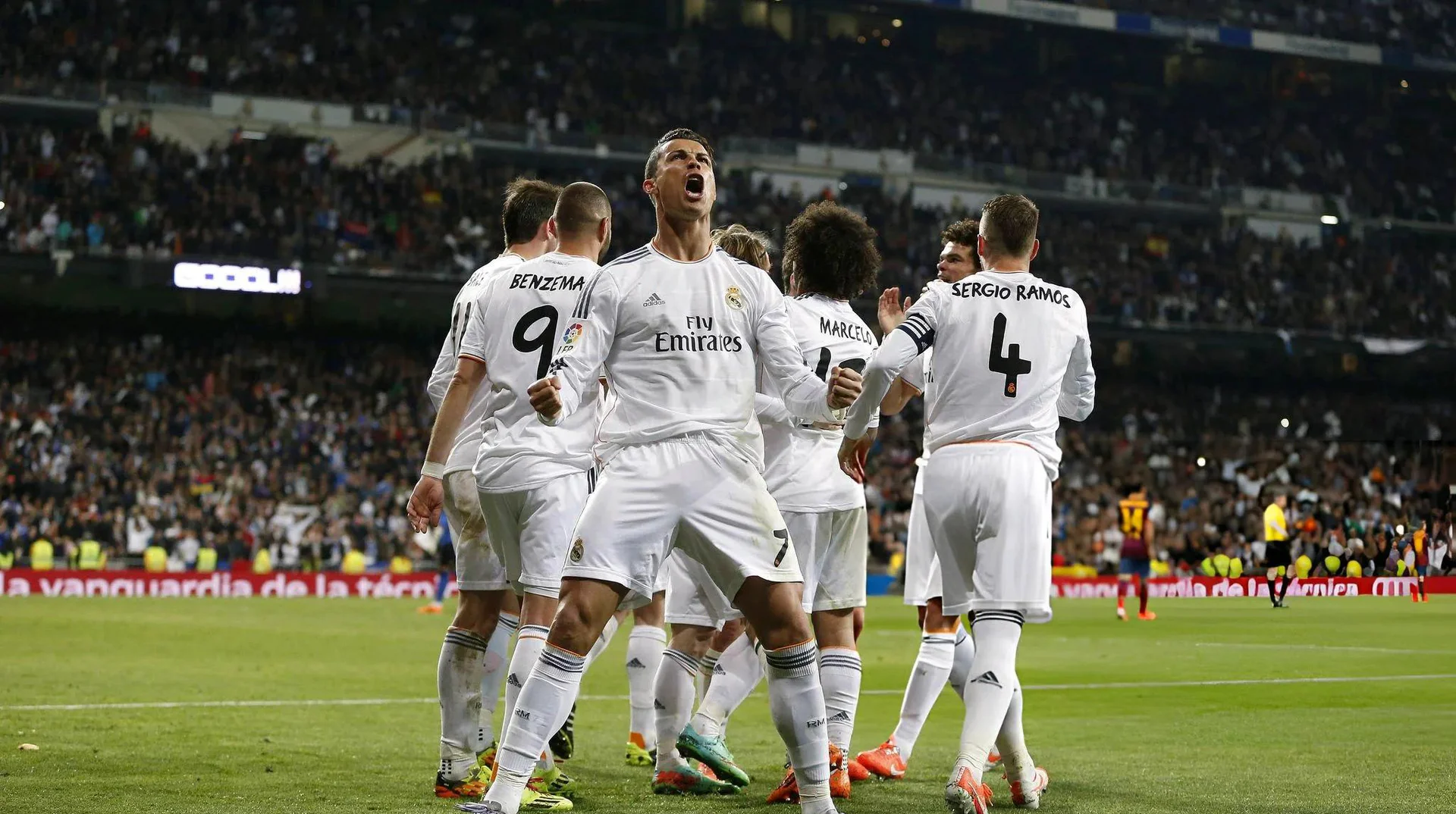 关键时刻意甲焦点战,托特纳姆远射贴柱,球迷炸锅,训练强度明显提升 关键时刻意甲焦点战,托特纳姆远射贴柱,球迷炸锅,训练强度明显提升